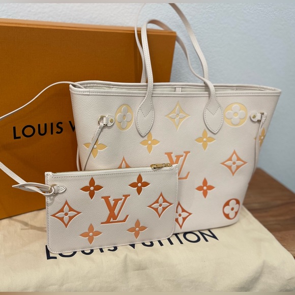 16. Louis Vuitton Empreinte Monogram Giant By The Pool Never full - Picture 3 of 10